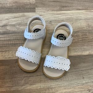 Livie & Luca Posey White 11